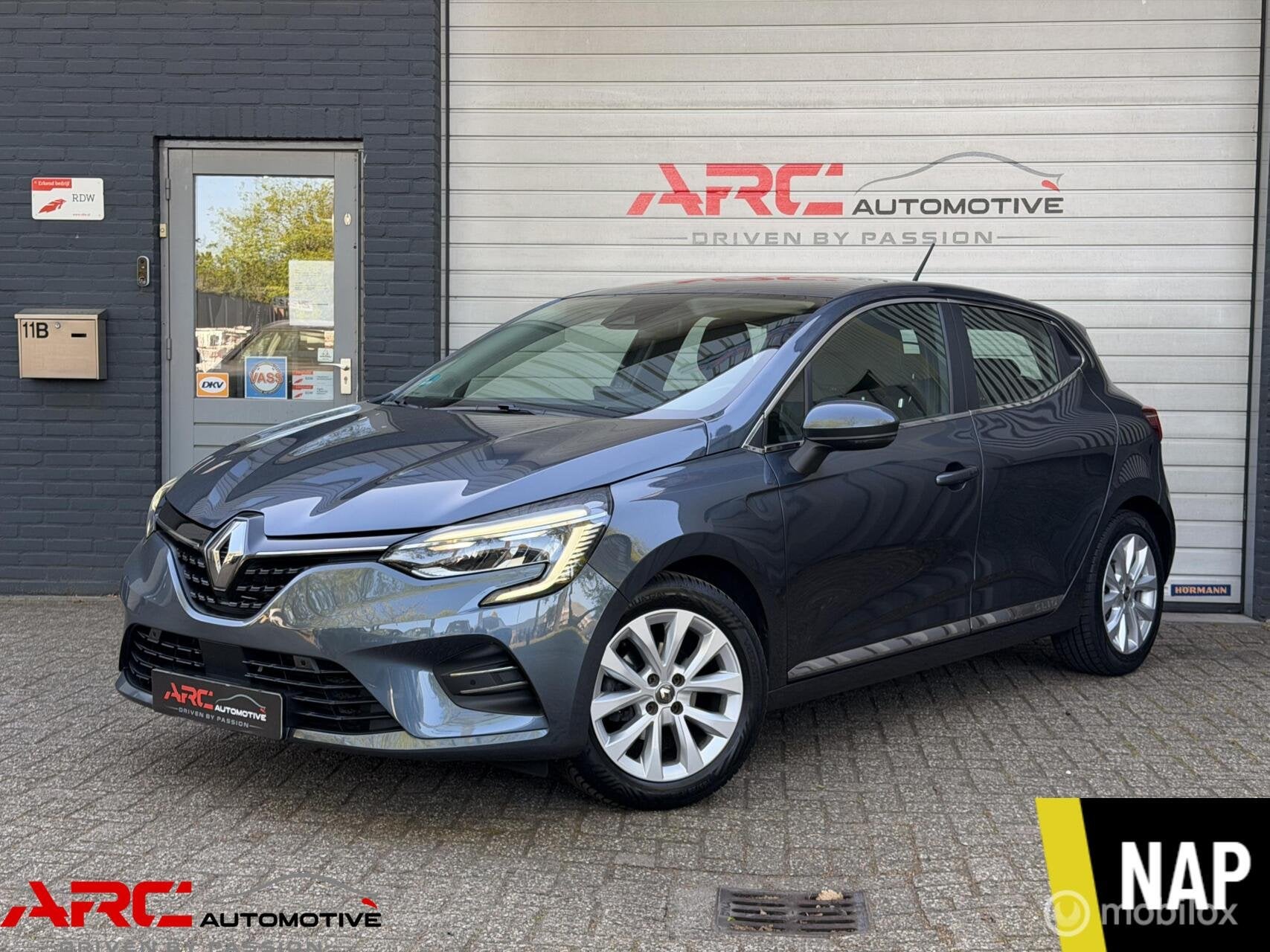 Renault Clio 1.0 TCe Intens Navi/Camera/Lane assist/Keyless, Voorwielaandrijving, Parkeersensor, 101 pk, Gebruikt