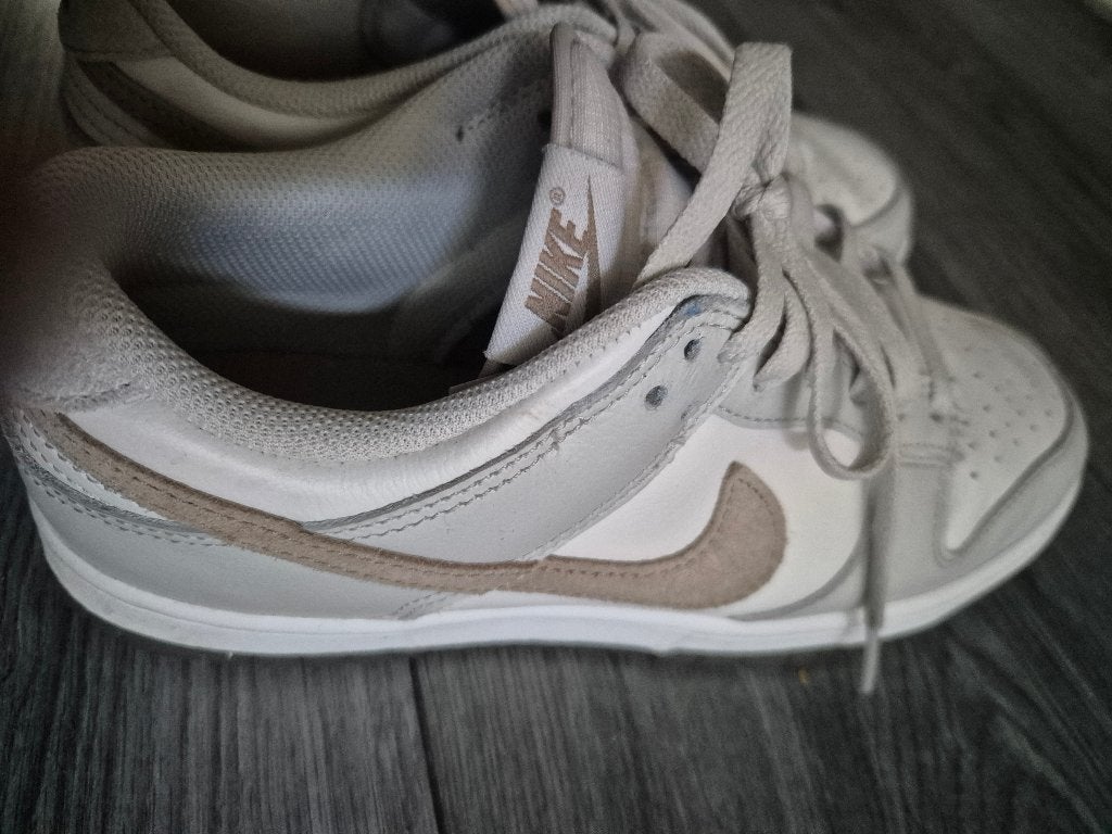 Nike Dunk Low Sneakers - Beige/Wit, Overige kleuren, Nike, Ophalen of Verzenden, Sneakers of Gympen