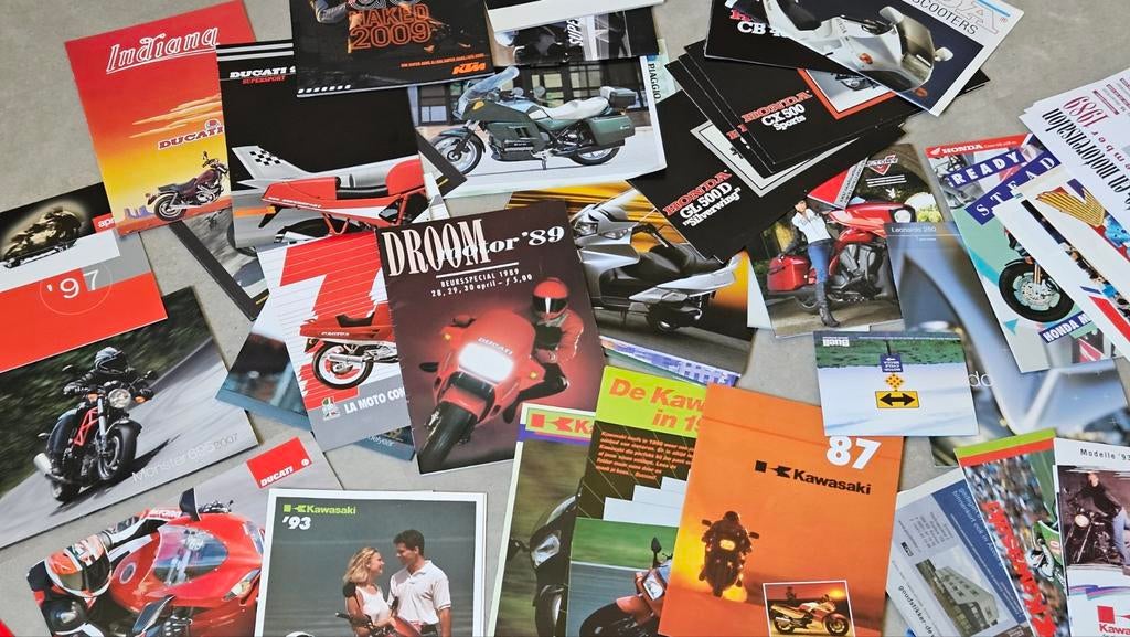 Meer dan 50 oude motorfiets folders Ducati, Honda, Kawasaki, Ophalen of Verzenden, Nieuw, Algemeen