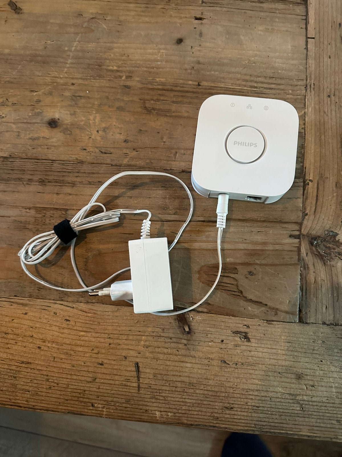 Philips Hue Bridge (v2) + adapter – werkt perfect, Ophalen of Verzenden, Zo goed als nieuw