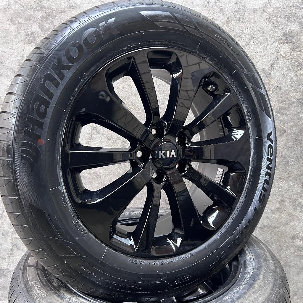 zwarte 18 inch originele velgen + zomerbanden Kia Sorento, Auto-onderdelen, Banden en Velgen, 18 inch, Gebruikt, Banden en Velgen
