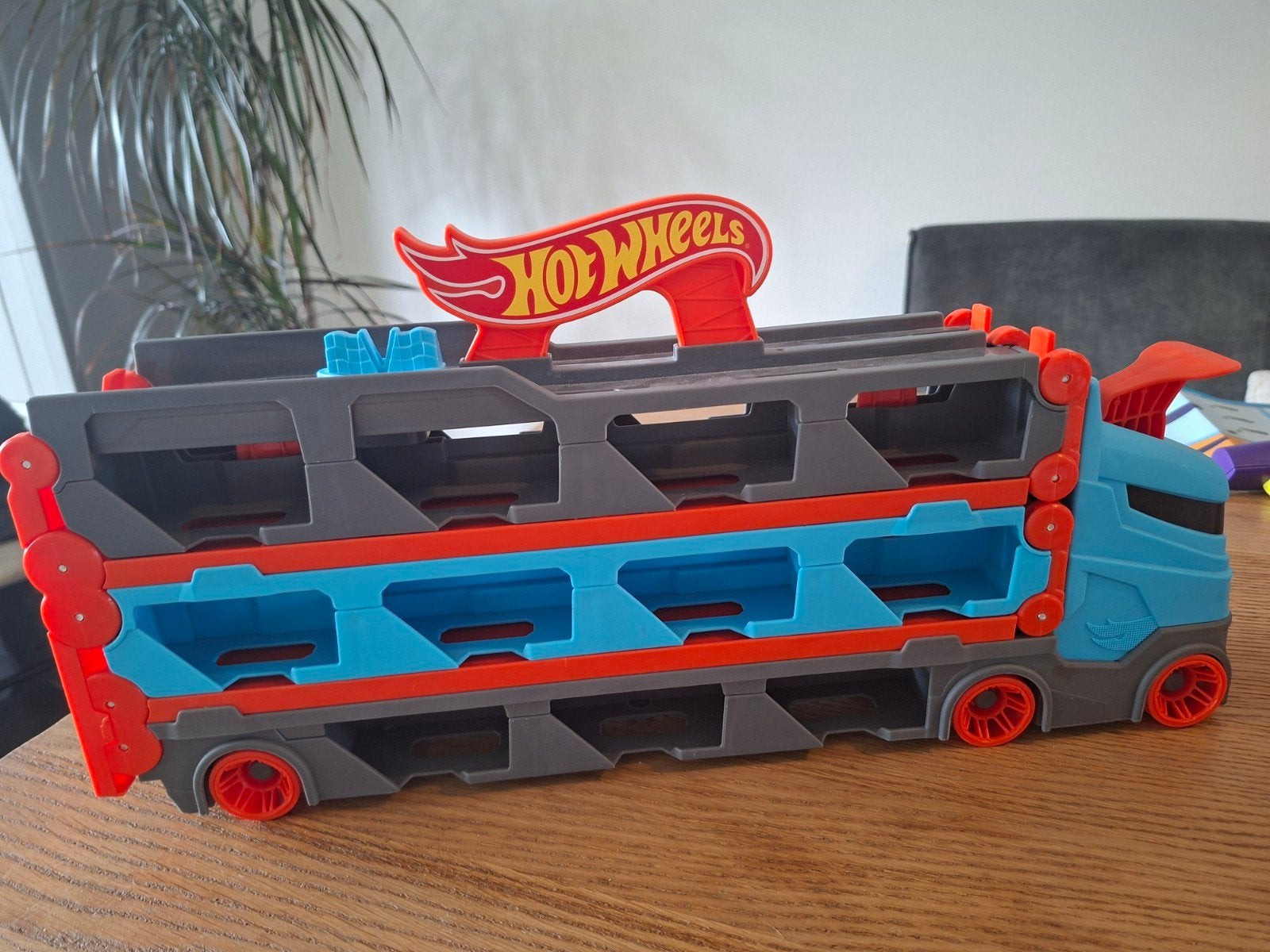 Hot Wheels City 2-in-1 Racebaan Speedway Hauler Transporter, Ophalen, Zo goed als nieuw