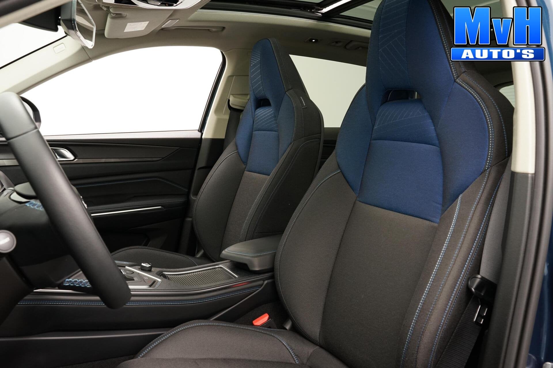 Lynk & Co 01 1.5 PHEV|262PK|LUXE|360°CAM|PANO, Auto's, Stof, Euro 6, Met garantie (alle), Blauw