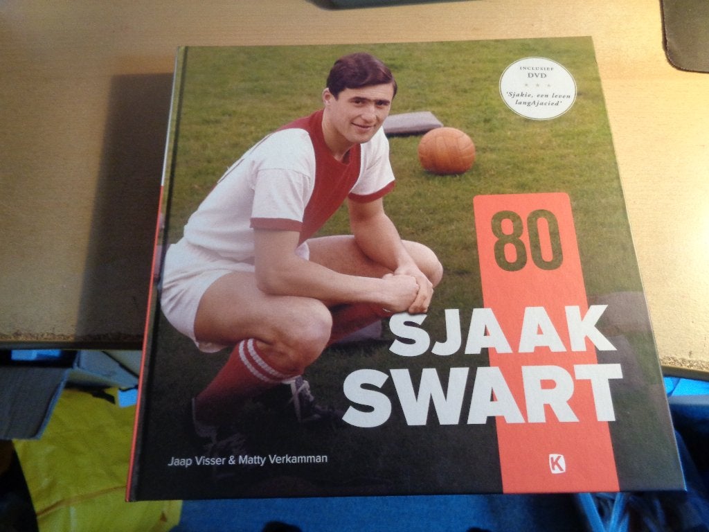 80 jaar Sjaak Swart 264 blzn inclusief DVD, Maat XS of kleiner, Ophalen, Shirt