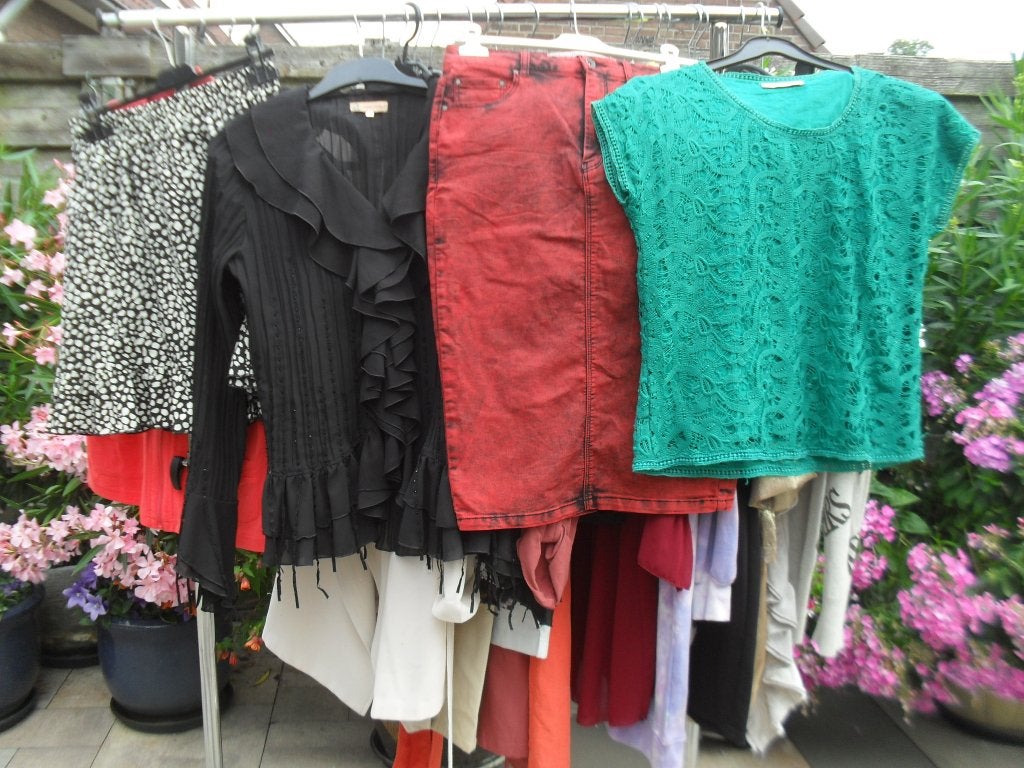 Kleding 25 stuks doos 3, voor merken, maten zie beschrijving, Kleding | Dames, Overige kleuren, Zo goed als nieuw, Onder de knie