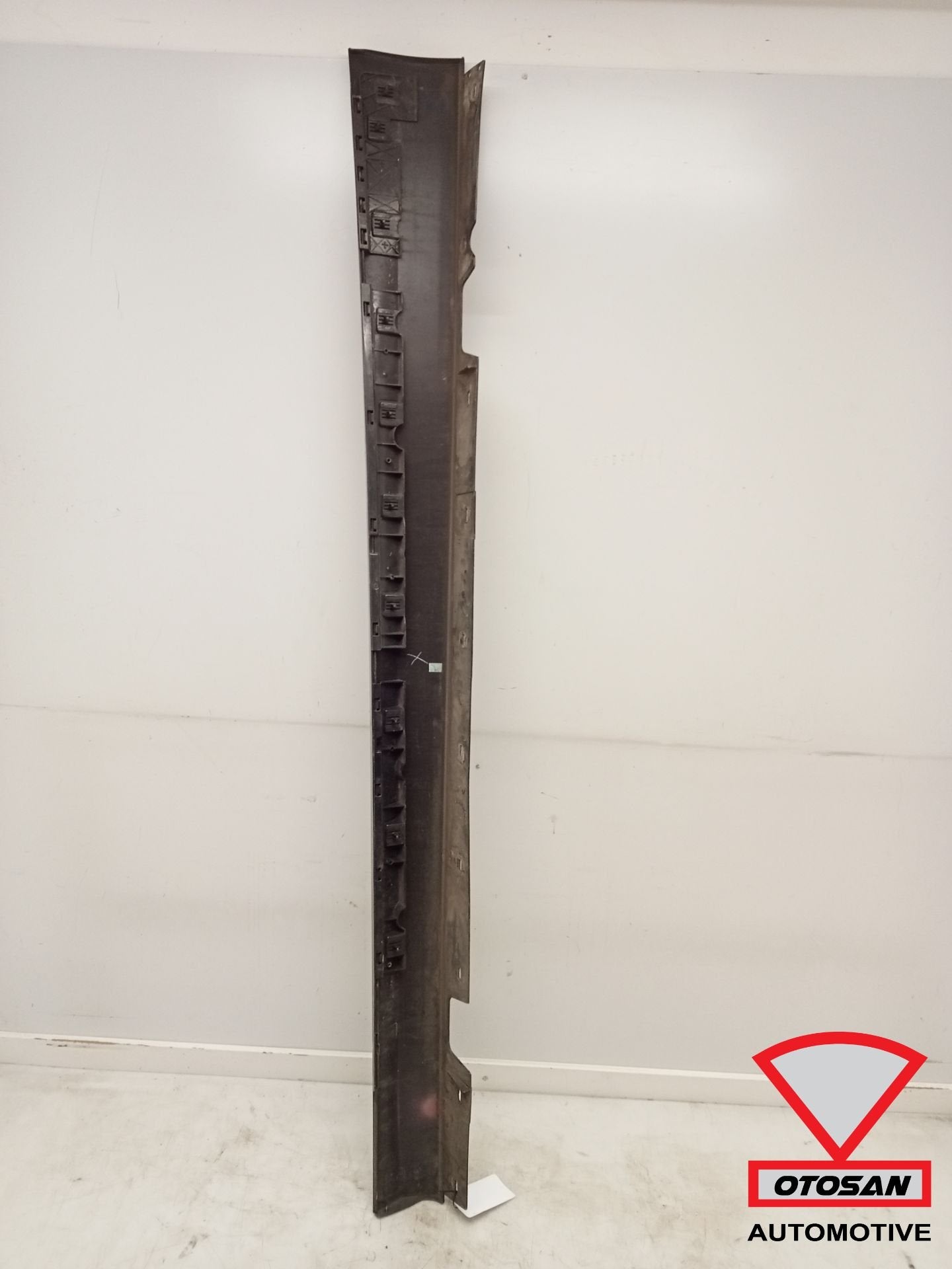 BMW 3 Serie E90 LCI Side Skirt Rechts Origineel! 51777202652, Petuelring 130
80788  Munich, DE, Gebruikt, Info@bmw.de, Rechts