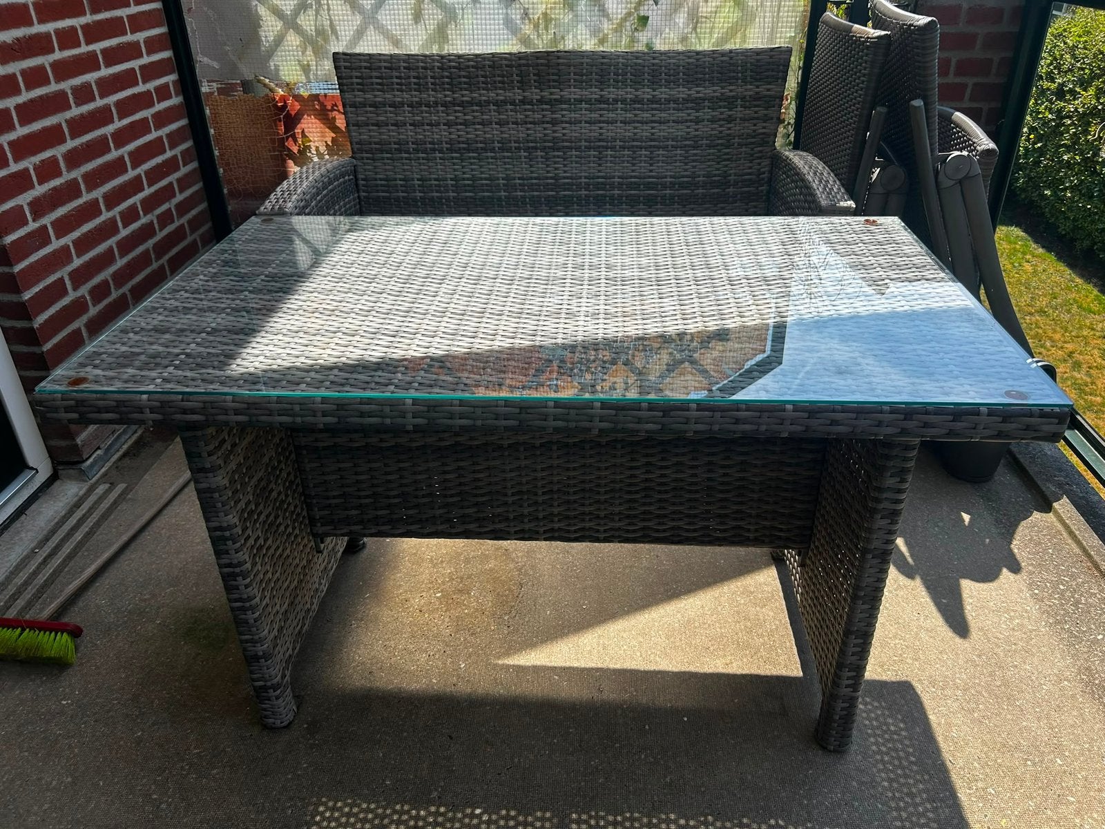 Tuintafel & Loungebank Wicker Gevlochten Glasplaat ZGANW, Ophalen, Zo goed als nieuw, Wicker, Bank
