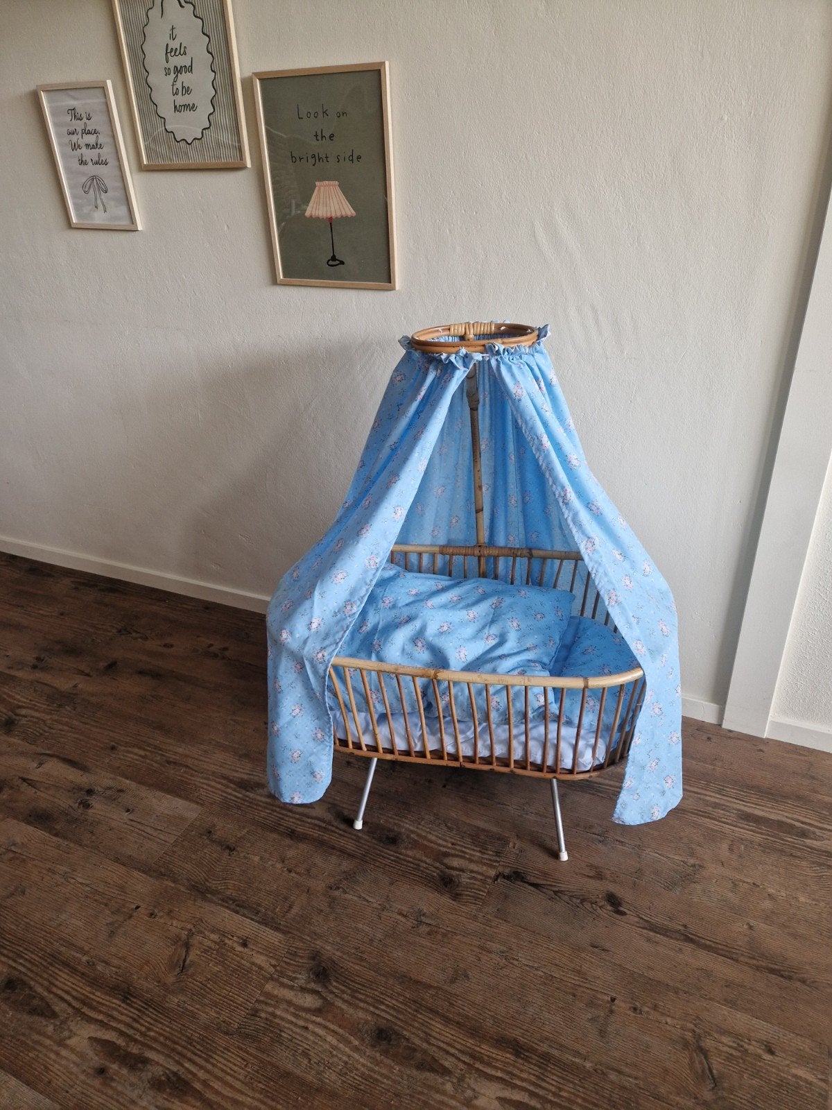 Rotan poppenbedje met hemeltje en beddengoed, Ophalen, Gebruikt, Overige typen