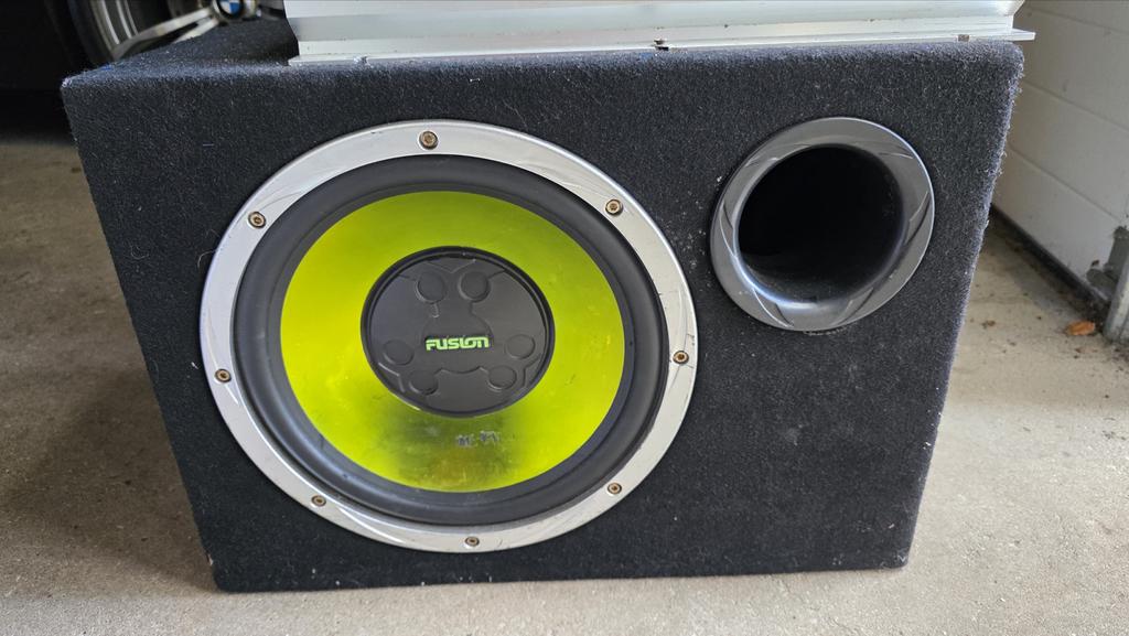 Subwoofer 1200 watt met versterker, Ophalen, Gebruikt