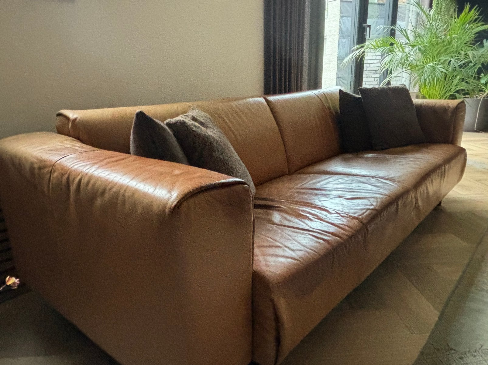 Leren bank 2.45m breed, 3-zits, comfortabel en stijlvol, Ophalen, Gebruikt, Driepersoons, Rechte bank