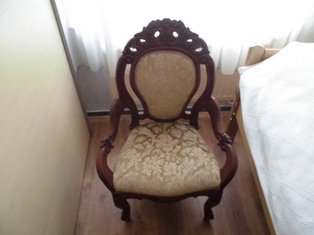 1 antieke  noten/mahonie houten fauteuil, Ophalen