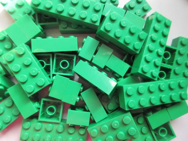 nr. 8617, 50 Groene stenen, 2 noppen breed, diverse maten., Ophalen of Verzenden, Zo goed als nieuw, Losse stenen, Lego