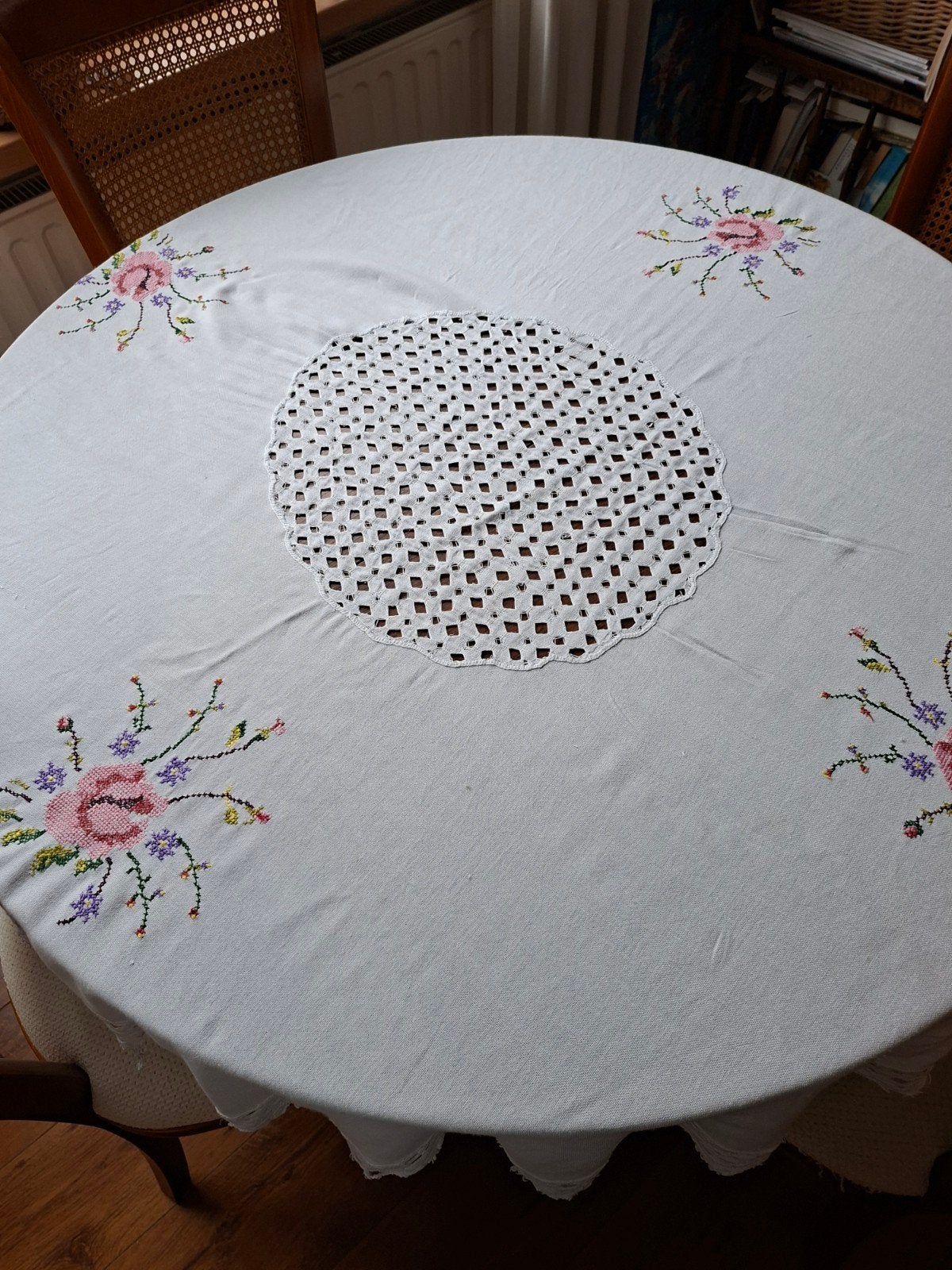 Rond kaaslinnen tafelkleed met borduursel - 150 cm, Gebruikt, Geborduurd, Linnen, Rond
