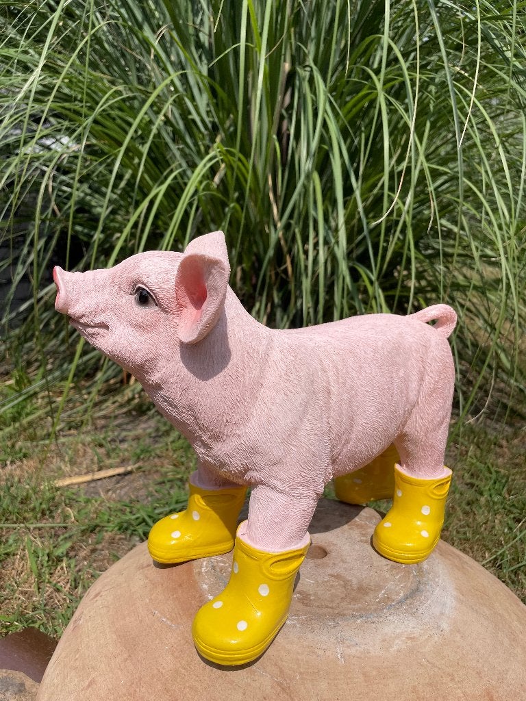 Varken laarsjes staand, Geel, boerderij, tuin, 35cm, Ophalen of Verzenden, Nieuw, Kunststof, Dierenbeeld