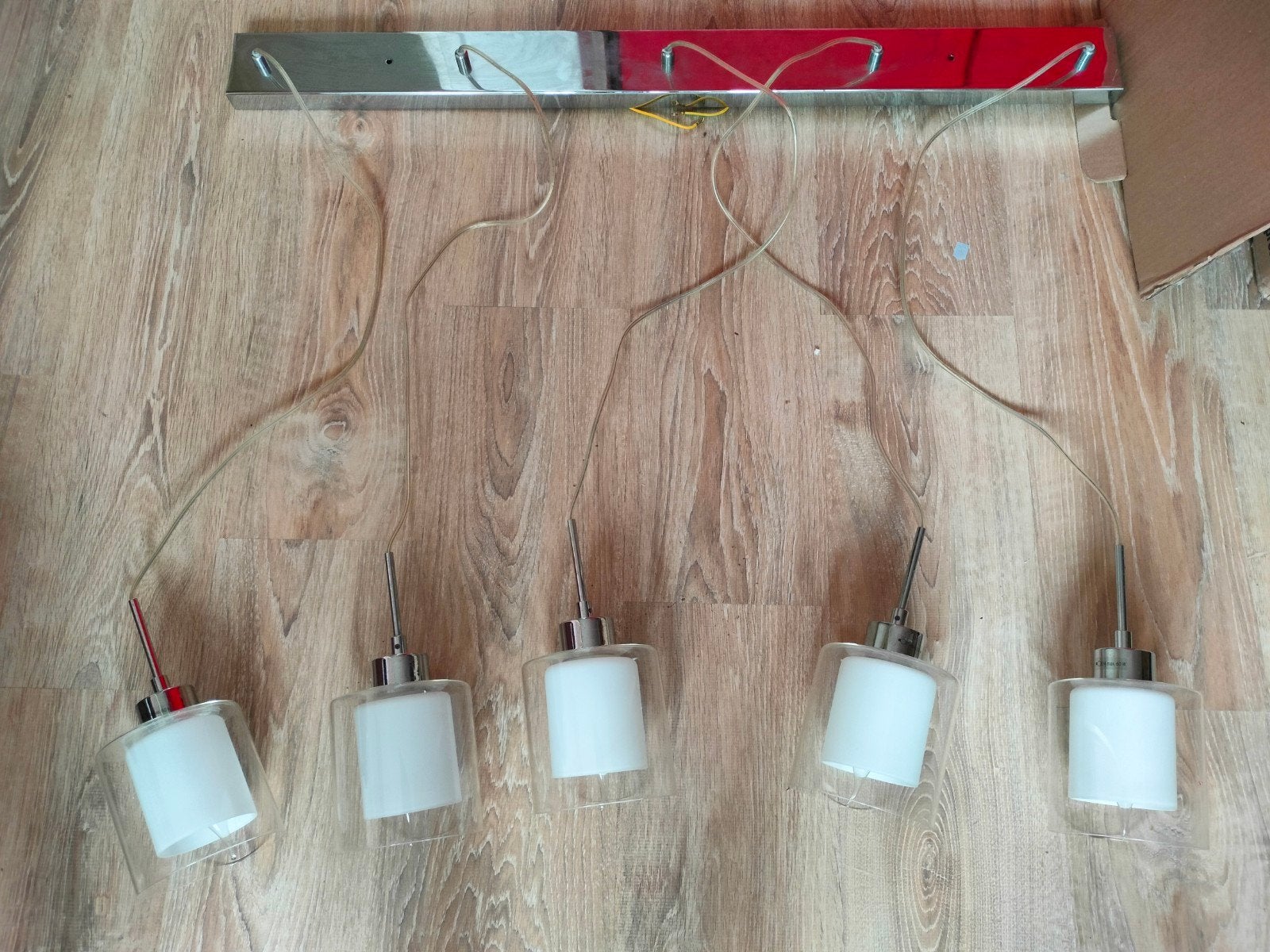 Moderne hanglamp met 5 glazen kappen, Ophalen of Verzenden, Gebruikt, Glas, Modern