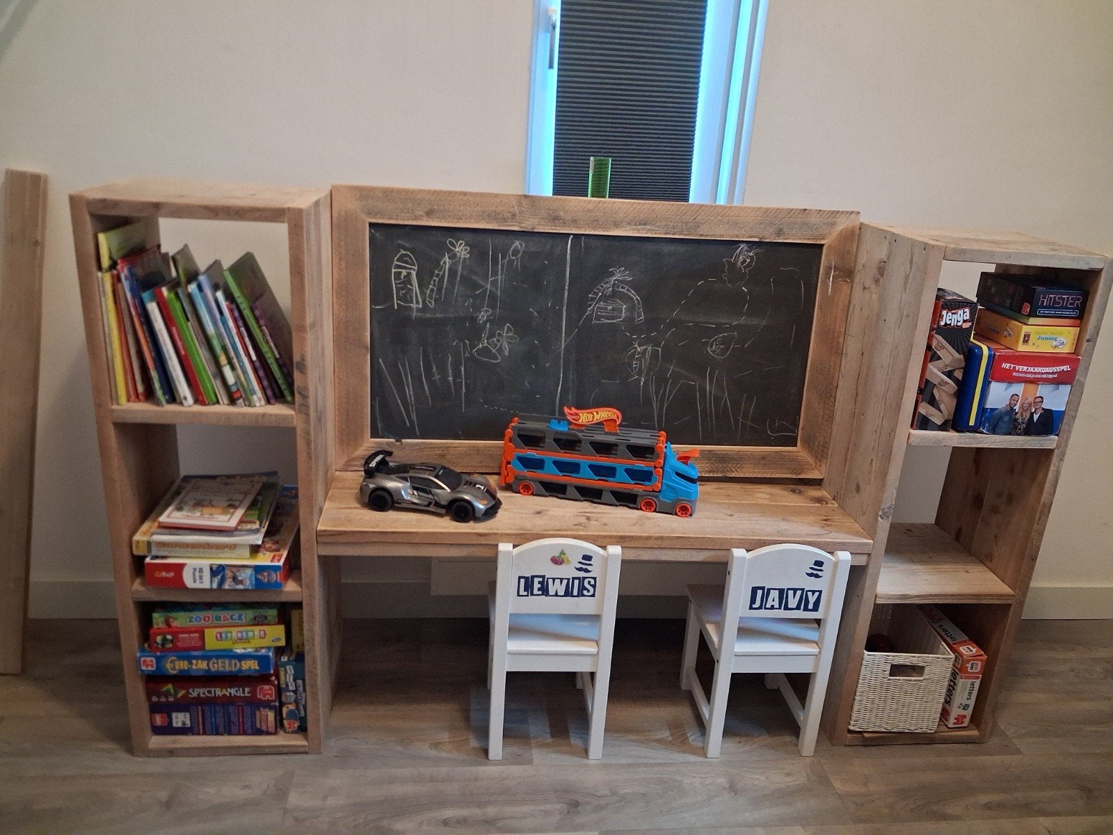 Houten speeltafel met krijtbord en opbergruimte, Ophalen, Gebruikt