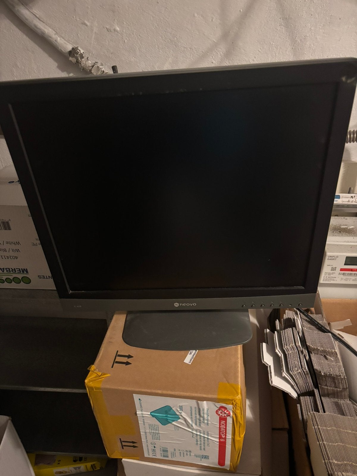NEOVO F-419 LCD MONITOR, Ophalen, Zo goed als nieuw, Overige typen, Onbekend