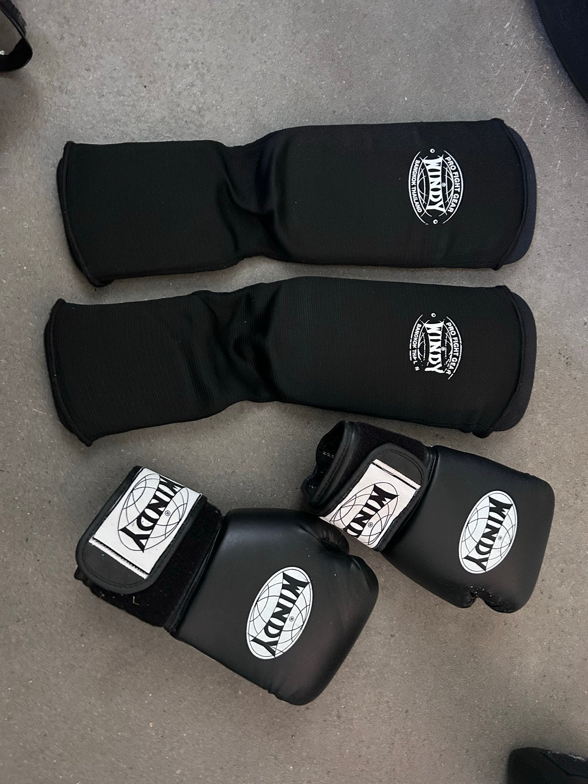 Windy Boks handschoenen 8-OZ en scheenbeschermers, Sport en Fitness, Overige, Maat XS of kleiner, Vechtsportbescherming, Nieuw