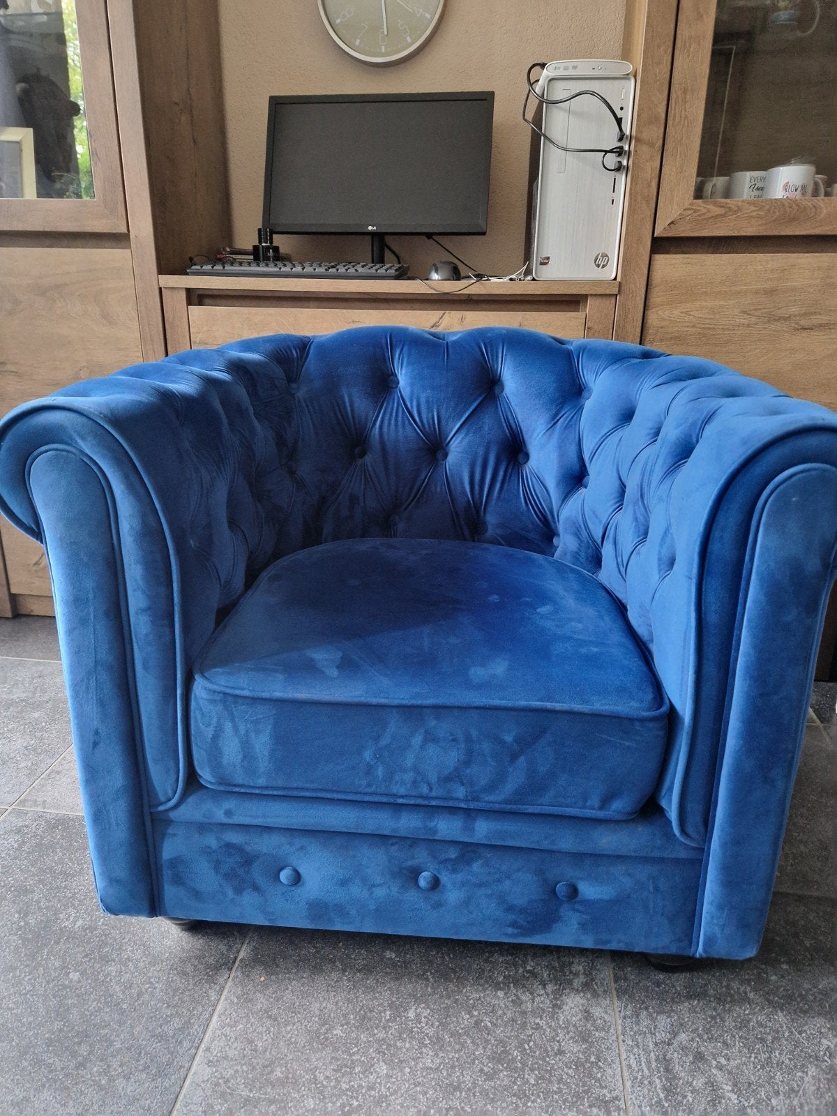 Chesterfield fauteuil - Blauw fluweel, Huis en Inrichting, Chesterfield, Klassiek, Modern, 75 tot 100 cm, Ophalen of Verzenden