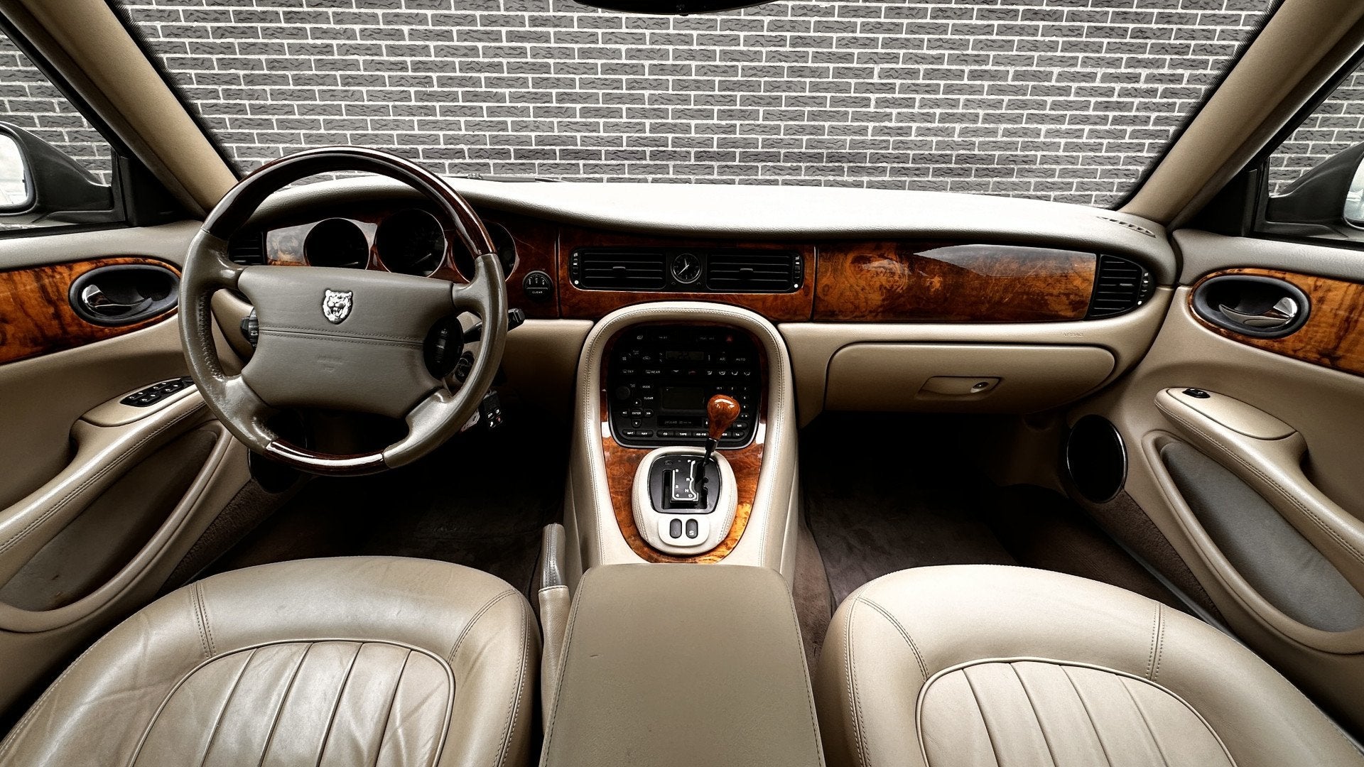 Jaguar XJ 3.2 V8 Sovereign | Orgineel NL | Historie aanwezig, Automaat, Achterwielaandrijving, Beige, Sedan