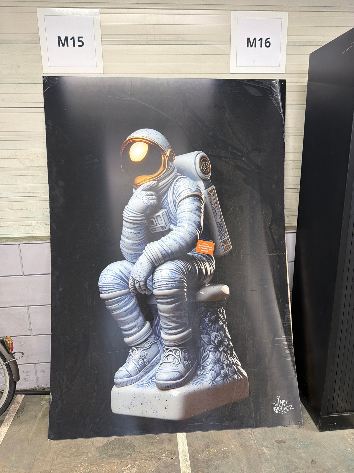 Grote Astronaut Poster - De Denker in Ruimtepak, Ophalen, Rechthoekig Staand, Deurposter of groter, Zo goed als nieuw