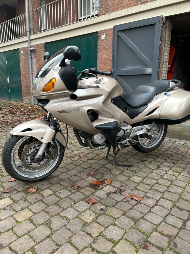 Honda Deauville NT650V Toermotor met zijkoffers, Motoren, Motoren | Honda, 2 cilinders, Motorrijbewijs A, Gebruikt, Particulier