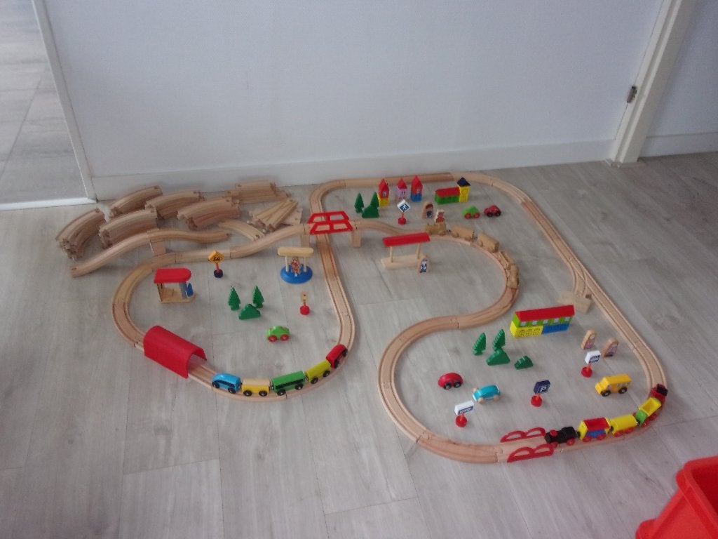 Houten TREINRAILS met veel Toebehoren, 145 delig, Ophalen of Verzenden, Zo goed als nieuw, Overige typen