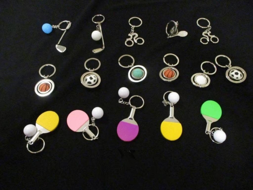 Partij (16 stuks) sleutelhangers sport, Verzenden, Nieuw, Sport
