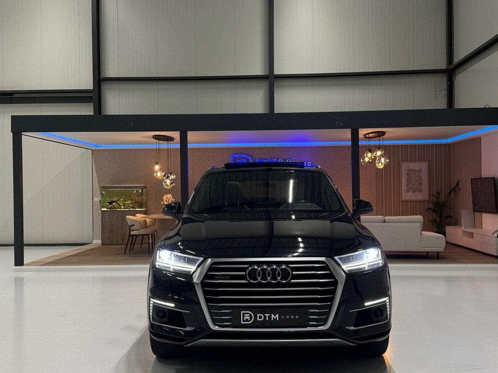 Audi Q7 e-tron Quattro 373pk | Pano | Luchtvering | HUD, Auto's, Automaat, Gebruikt, 2420 kg, Zwart