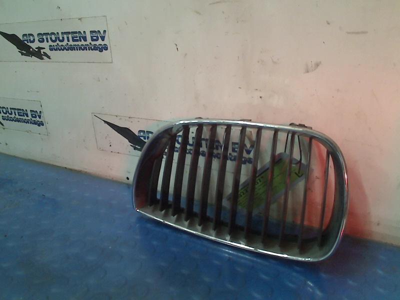 Grille LINKS BMW 1 serie (E87/87N) 2004 bm070192l1, Gebruikt, Petuelring 130, München 80809, , Duitsland, BMW, Bayerische Motoren Werke AG