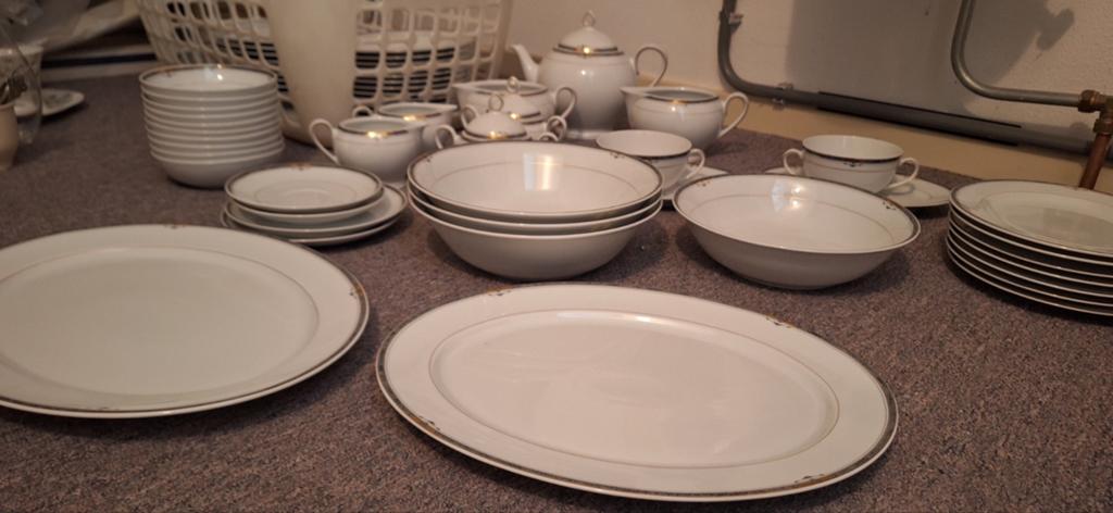 Uitgebreid Eschenbach servies, Ophalen