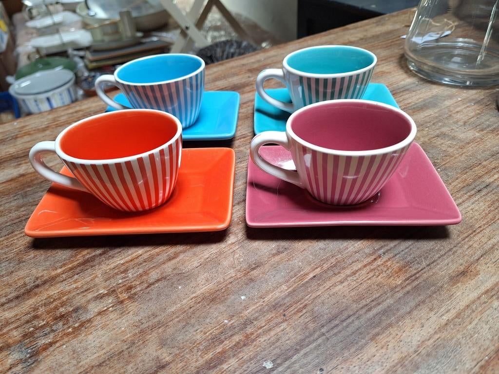 Yves Rocher vintage espresso kop en schotels, Huis en Inrichting, Keuken | Servies, Ophalen, Zo goed als nieuw, Overige stijlen