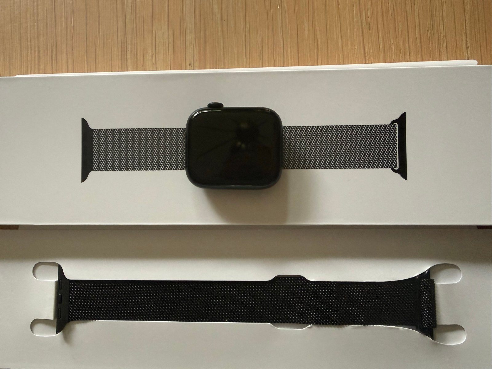 Foto 9 van Apple Watch Series 8 Midnight Aluminium 45mm + Milanese Band
