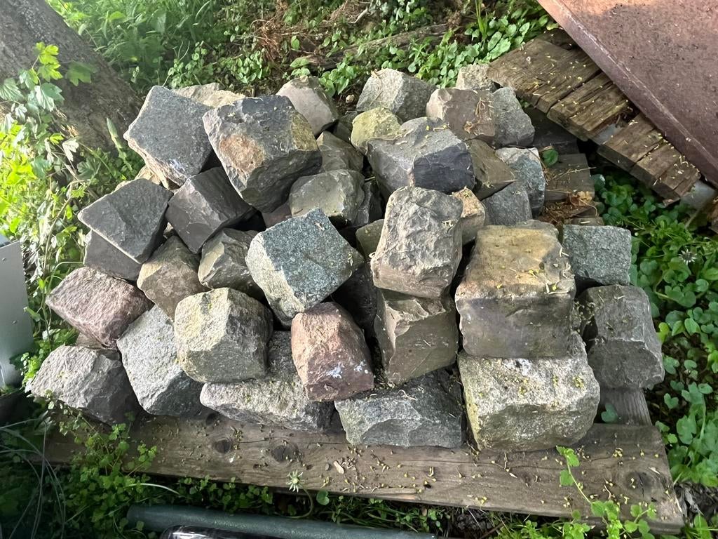 Kinderkopjes/ basaltkeien 250 stuks, Tuin en Terras, Grind, Keien en Split, Ophalen, Zo goed als nieuw, Overige typen