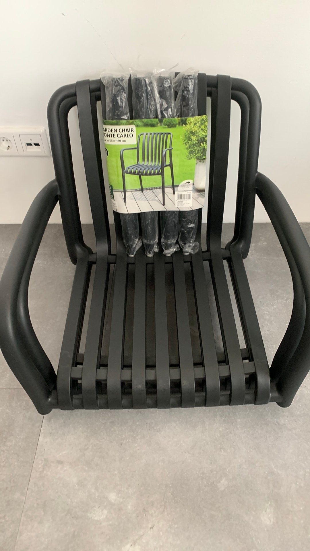Te koop 2 nieuwe zwarte tuin stoelen, Ophalen, Nieuw, Metaal, Stapelbaar