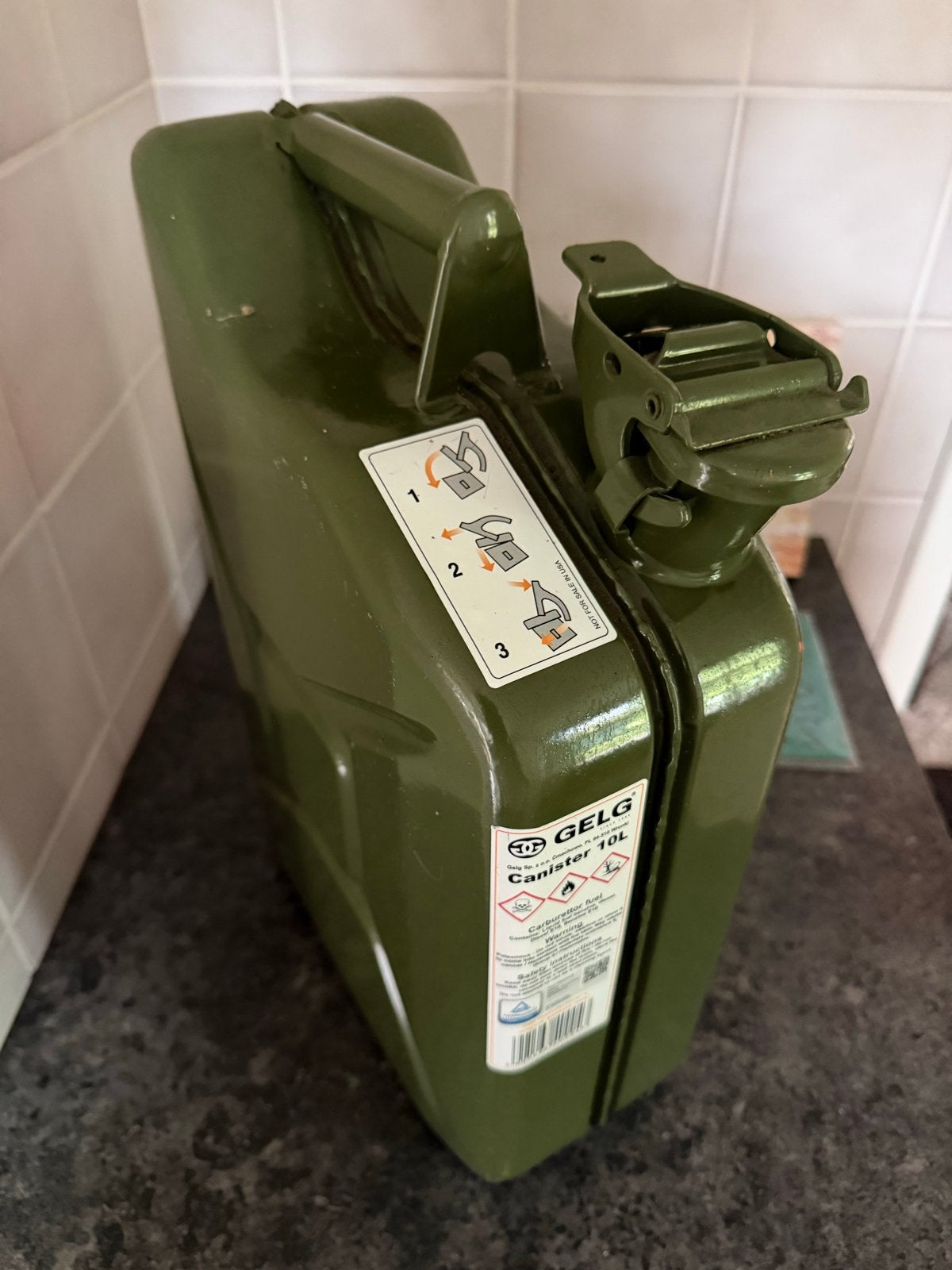Foto 3 van GELG Brandstof Jerrycan 10L - Olijfgroen