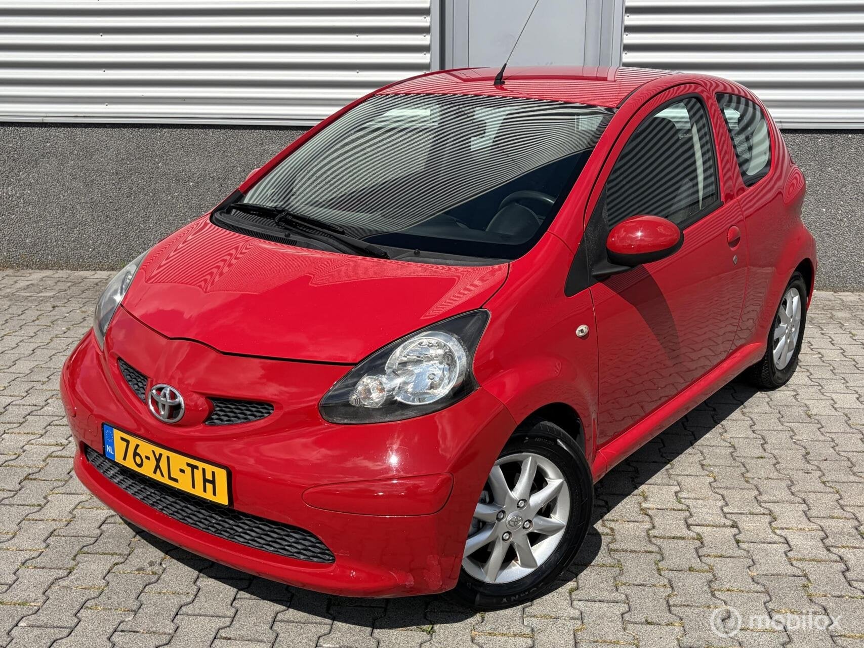 Toyota Aygo 1.0-12V + Nieuwe apk-, Voorwielaandrijving, Stof, Gebruikt, Zwart