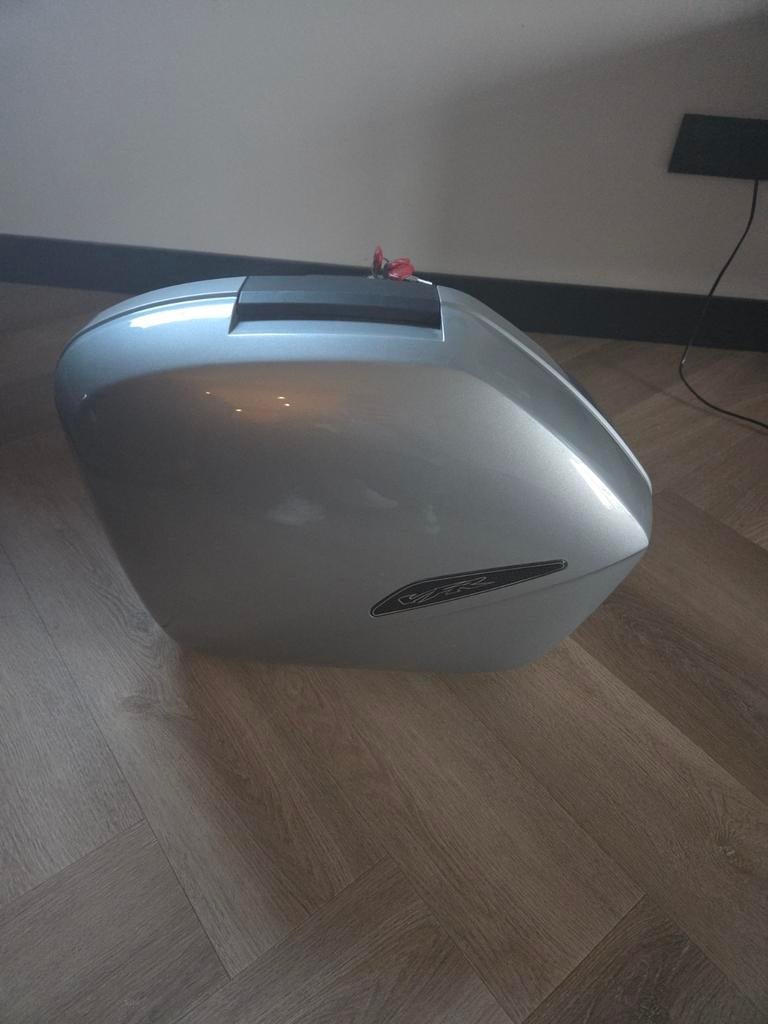 Honda VFR800F zijkoffer links - zeer nette staat, 4 sleutels, Motoren, Ophalen of Verzenden, Zo goed als nieuw