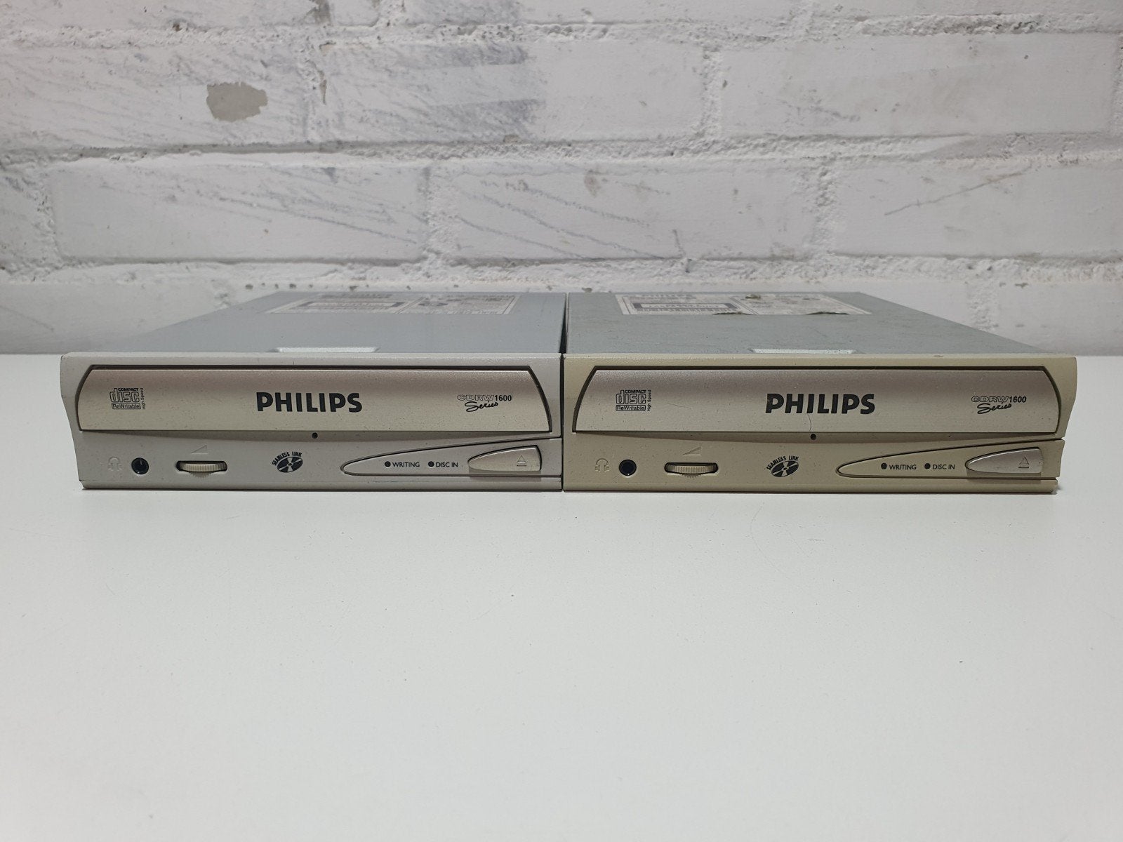 Philips PCRW1610 CD-RW Brander IDE (2x Beschikbaar), Computers en Software, Optische drives, Intern, Gebruikt, ., Ophalen of Verzenden