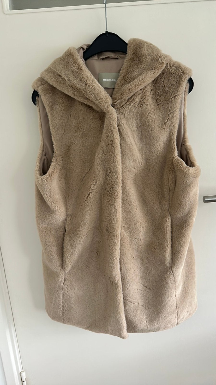 Bodywarmer Amber & June maat 40 nieuw, Kleding | Dames, Bodywarmers, Ophalen of Verzenden, Nieuw, Maat 38/40 (M)
