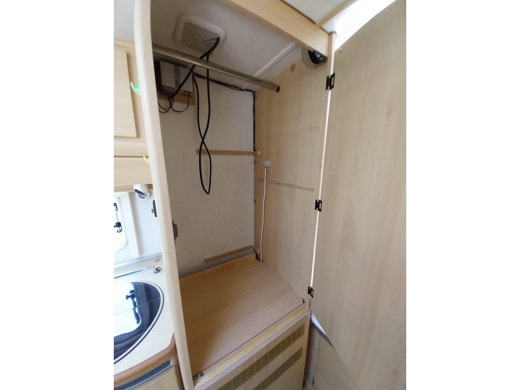 Foto 6 van TEC Rotec Leuke starters camper met 2 grote zonnepanelen !!