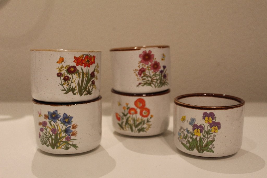 5 Vintage Wild Flowers Mok Gespikkeld Aardewerk, Huis en Inrichting, Keuken | Servies, Ophalen of Verzenden, Zo goed als nieuw