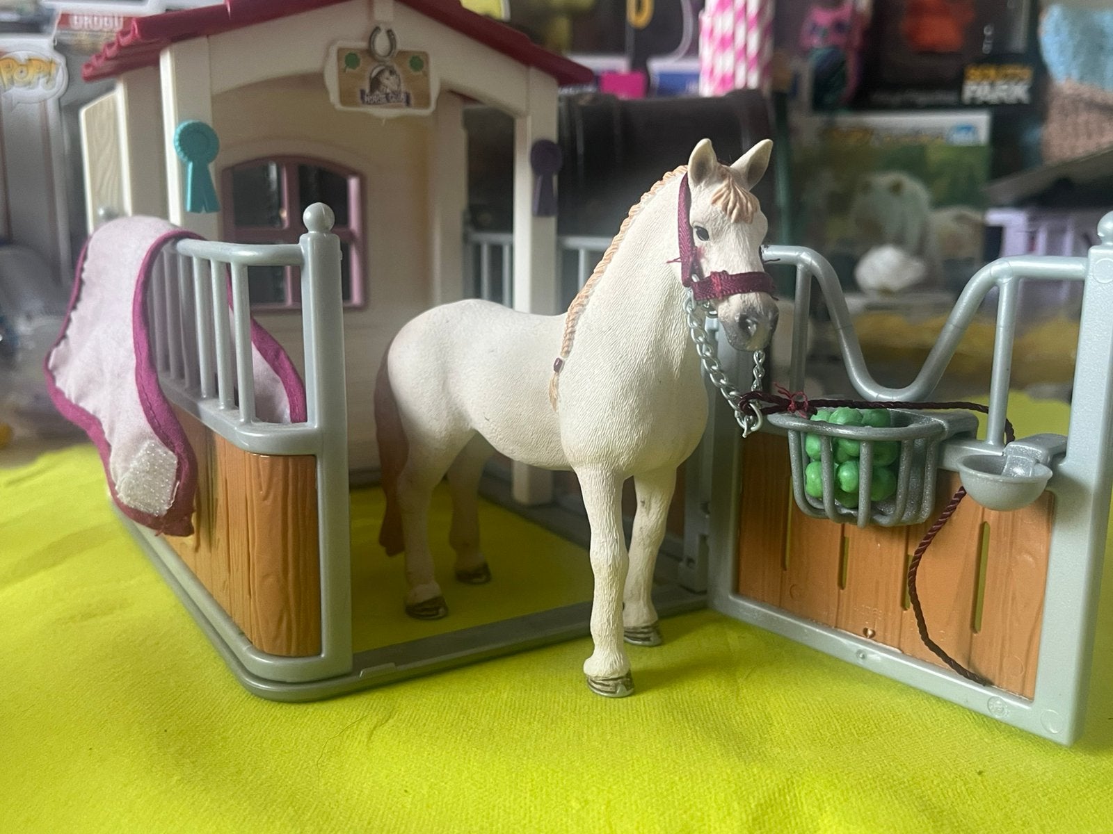 Schleich set 42368 paardbox, Ophalen of Verzenden, Zo goed als nieuw, Paard, Beeldje of Figuurtje