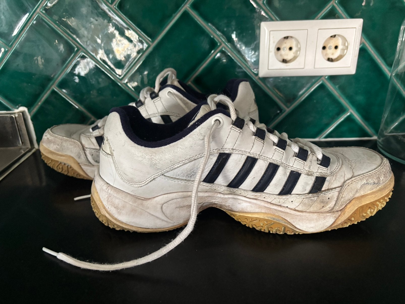 K-Swiss tennisschoen Outshine Omni Court Shock-Spring maat45, Ophalen of Verzenden, Gedragen, Wit, Sportschoenen