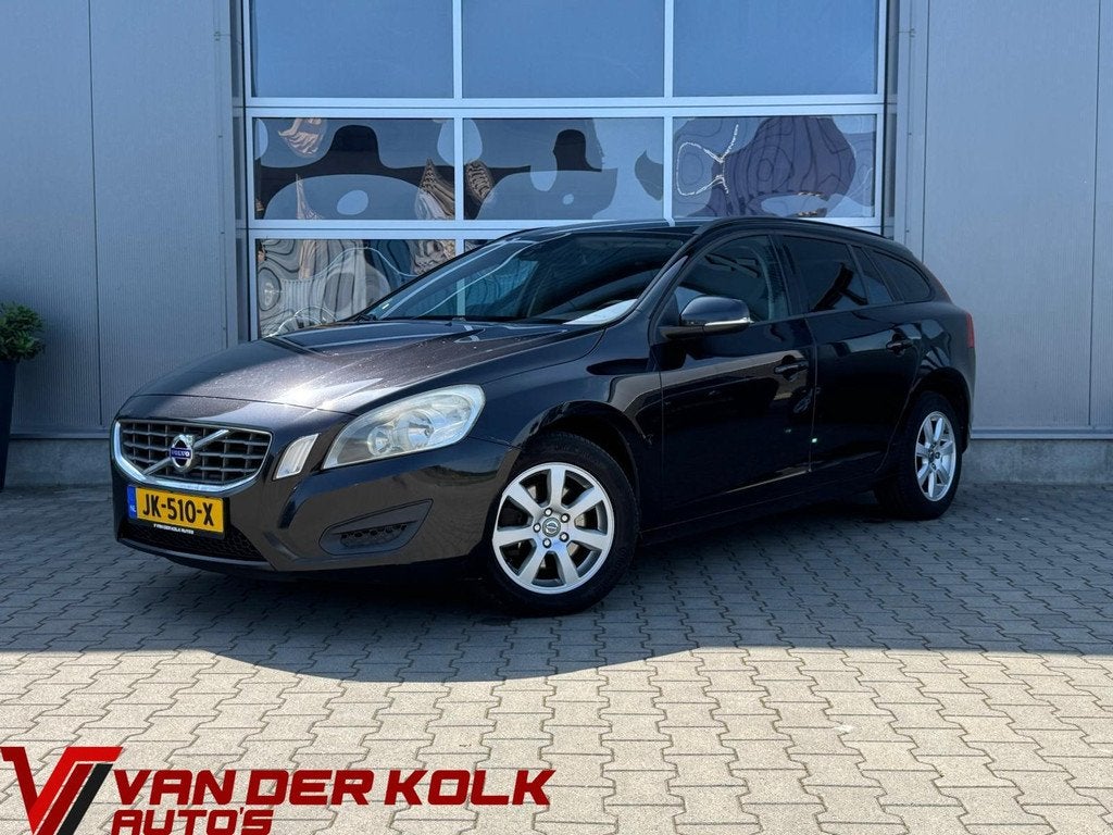Volvo V60 2.0 D3 | Cruise | Navigatie | Climate | Trekhaak |, Auto's, Volvo, Voorwielaandrijving, Euro 5, 136 pk, Gebruikt