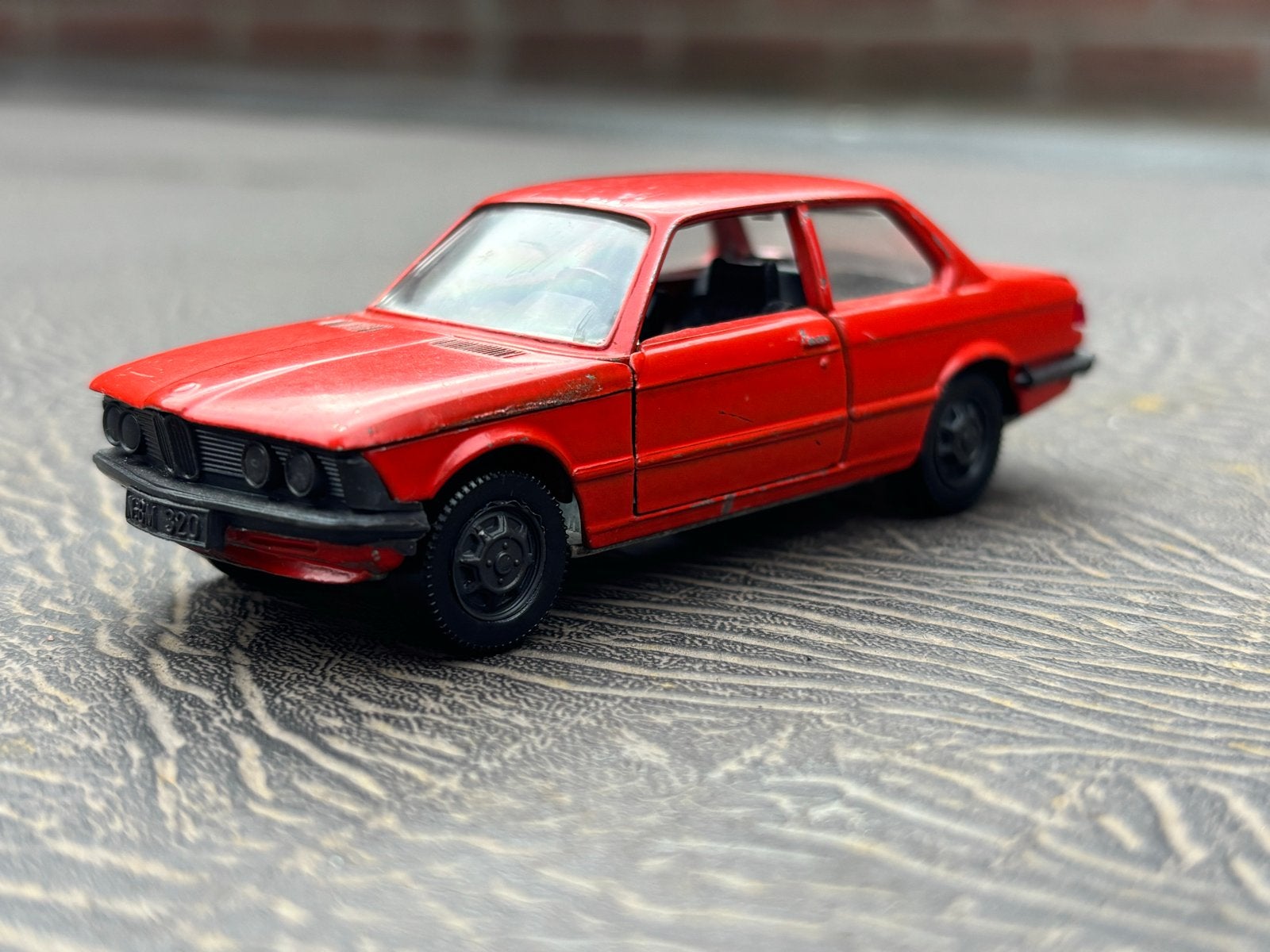 BMW 316/320 modelauto - Rood - Gedetailleerd schaalmodel, Auto, Ophalen of Verzenden, Schuco, S
