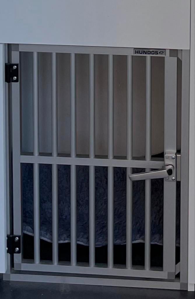 Hundos bench deur, Dieren en Toebehoren, Ophalen, Zo goed als nieuw