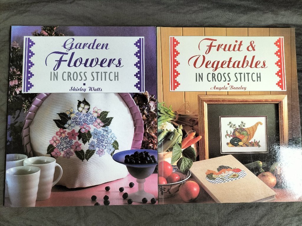 Garden Flowers en Fruit & Vegetables in Cross Stitch, Ophalen of Verzenden, Zo goed als nieuw, Borduren en Naaien, Shirley Watts & Angela Beazley