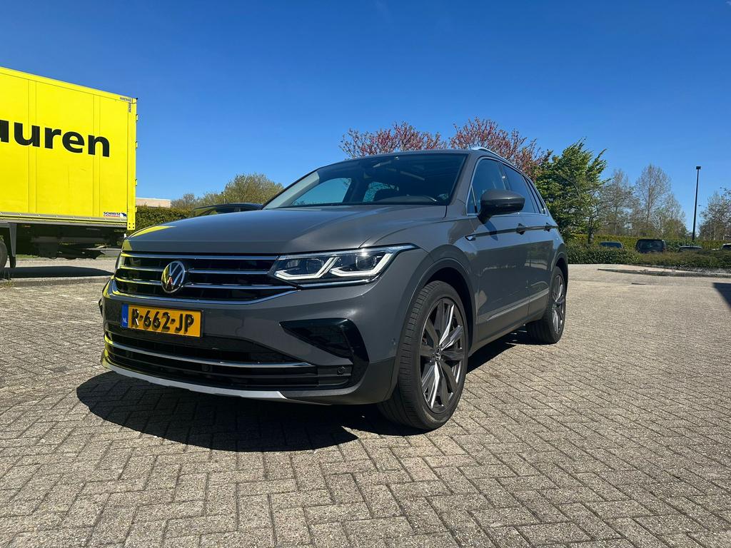 Volkswagen Tiguan 1.5 TSI ACT 150pk DSG 2020 Grijs, 1441 kg, Stof, Zwart, 4 cilinders