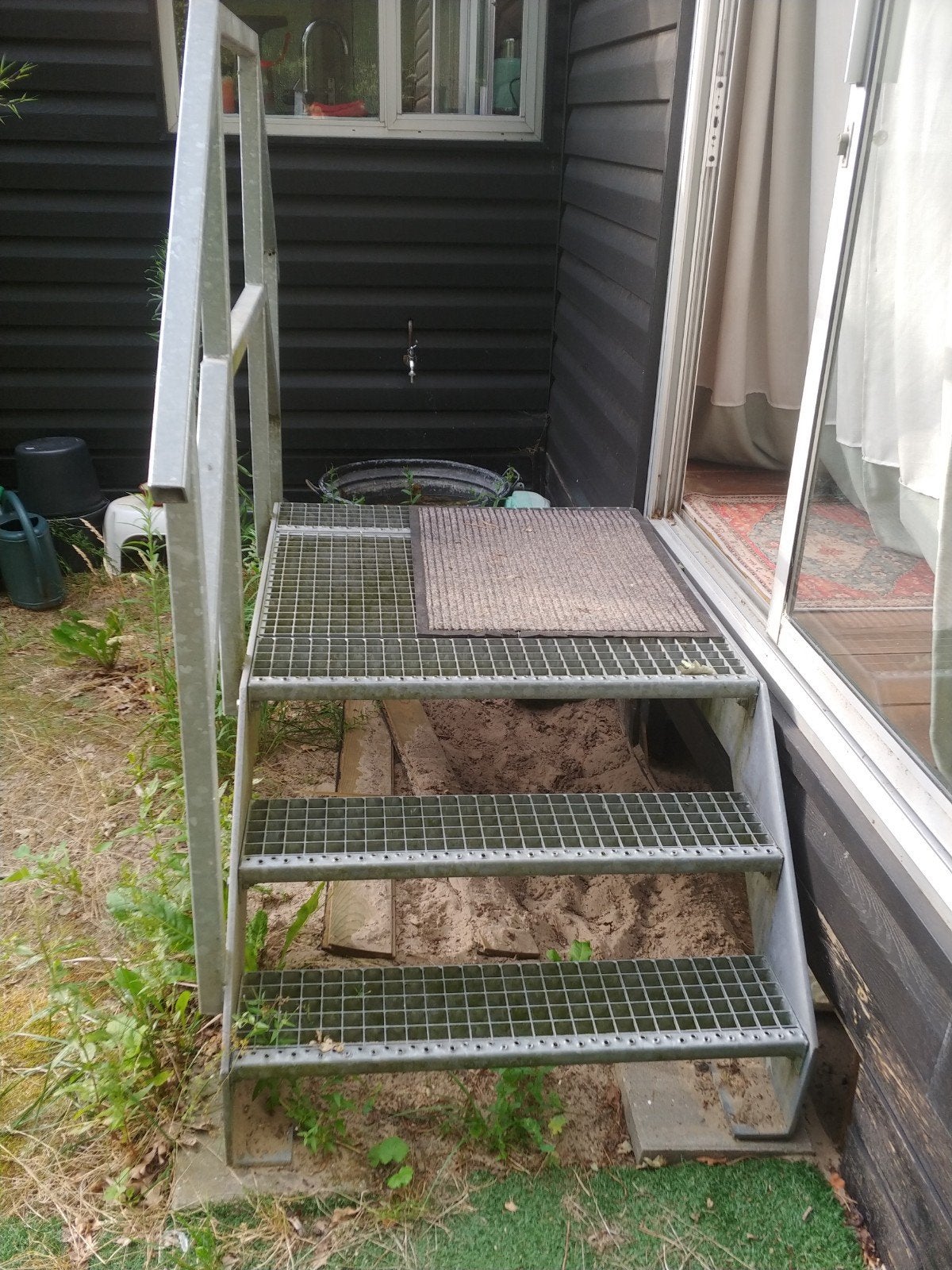 Stevige metalen buitentrap met leuning - 40cm trede, Ophalen of Verzenden, Gebruikt, Trap, Minder dan 2 meter